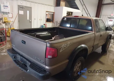 2002 Chevrolet S-10 Ls from USA, damaged, VIN 1GCCT19W828231279